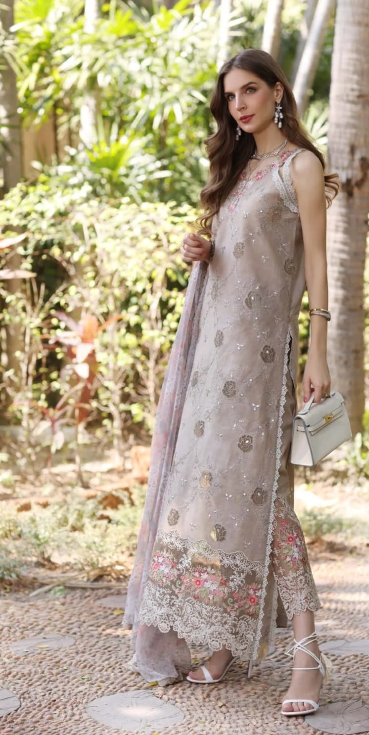 Noor by Sadia Luxury Lawn 2025 Hit Code D8