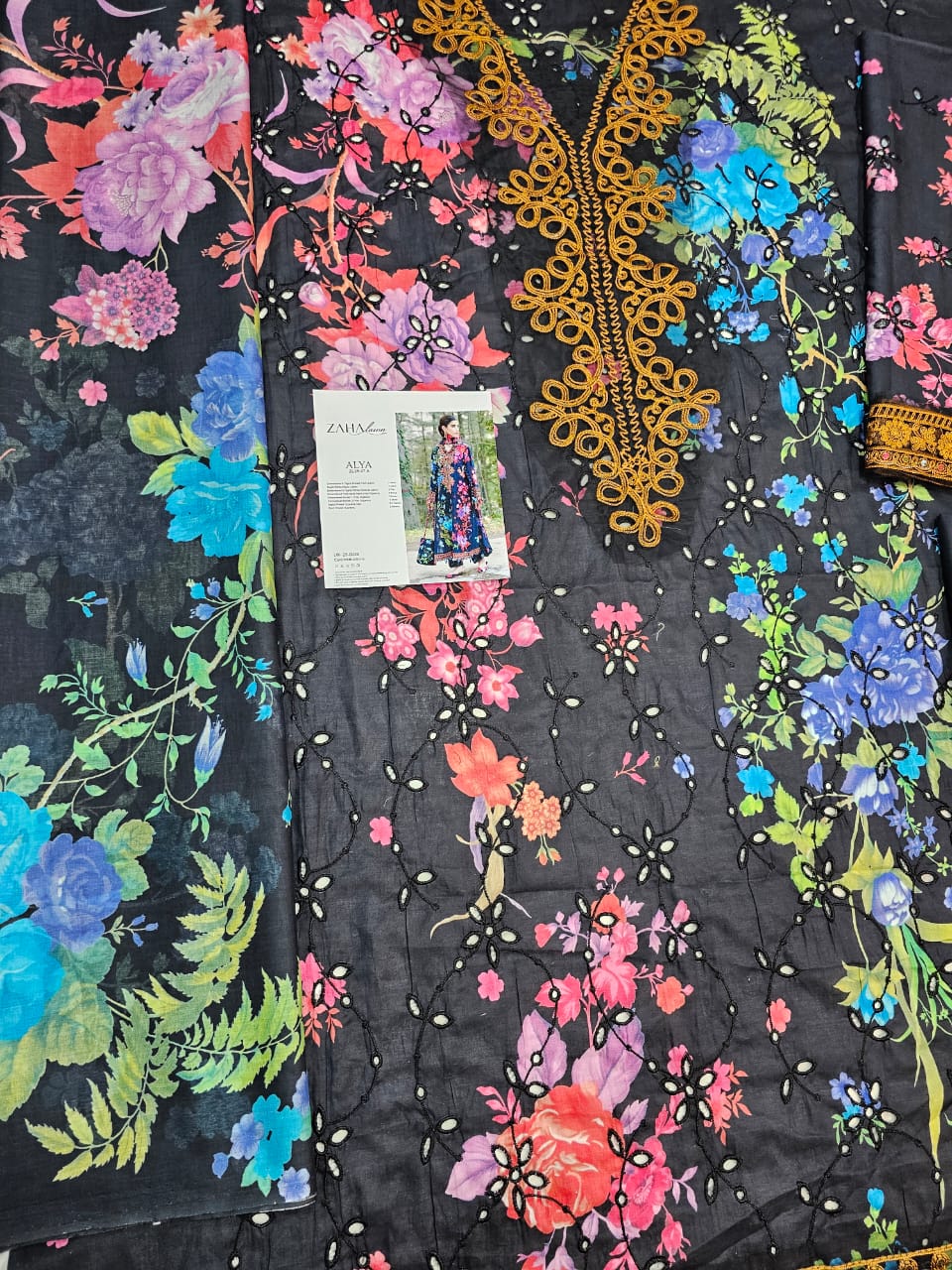 Zaha Luxury Lawn 2025 Hit Code 7A Black Multi  Chikenkari Lawn Dupata