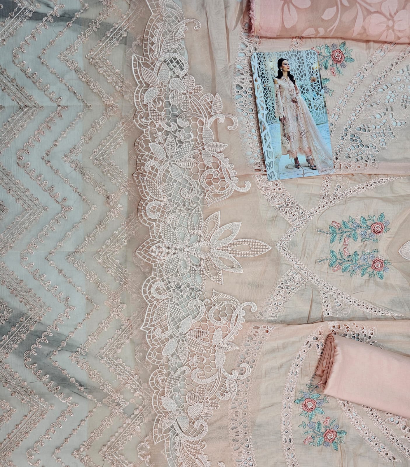 Mariab Luxury Lawn 2025 Hit Code 13A