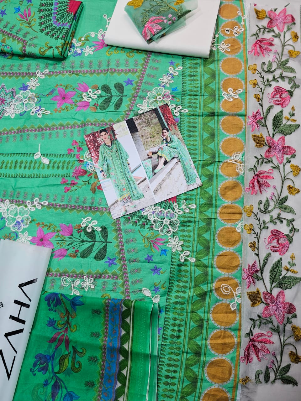 Zaha Luxury Lawn 2025 Hit Code 6A