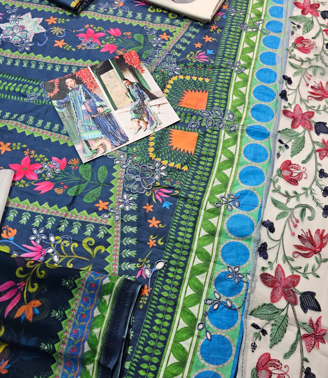Zaha Luxury Lawn 2025 Hit Code 6B