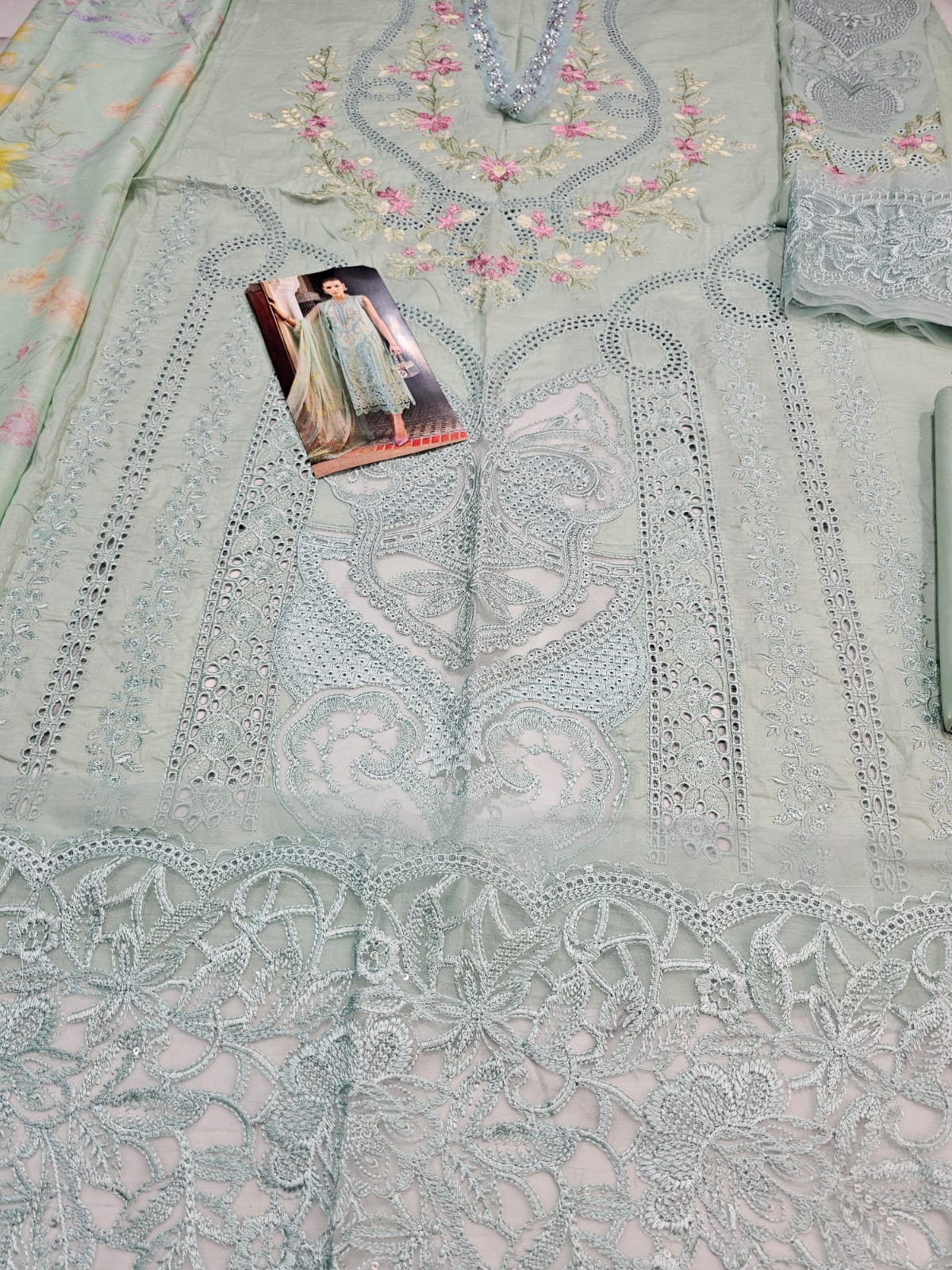 MariaB Luxury Lawn Collection 2025 Hit Code 14A