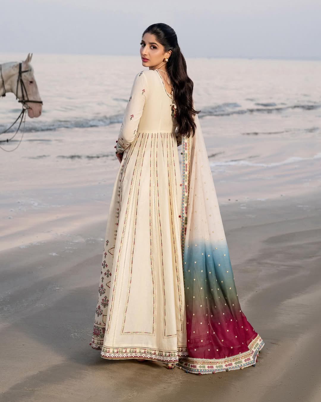 Jazmine Luxury Lawn 2025 Hit Code D9 Luxury Frawk