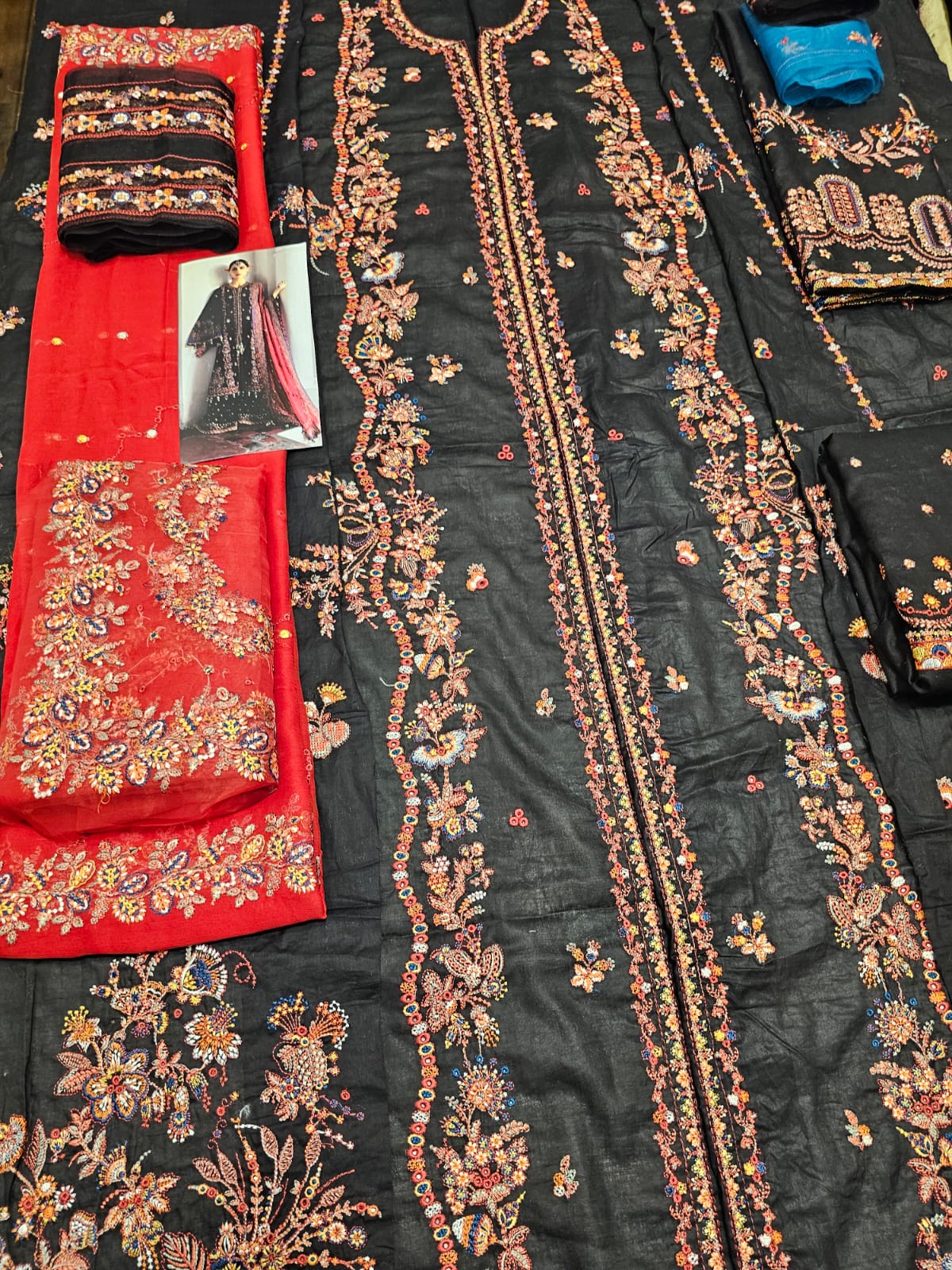 Hussain Rehar Luxury Lawn 2025 Hit Code Bliz