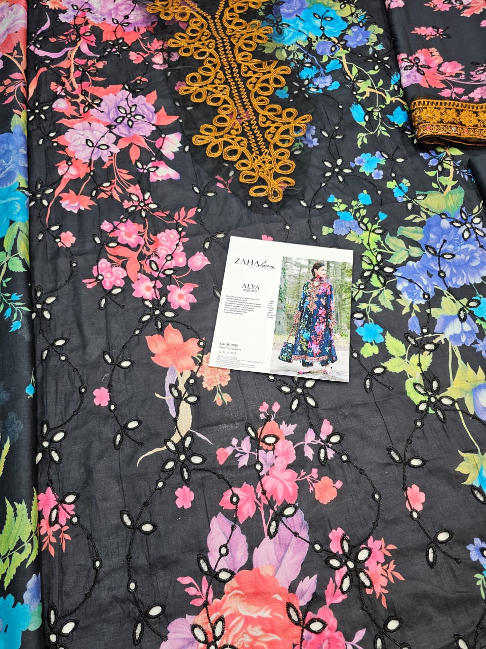 Zaha Luxury Lawn 2025 Hit Code 7A Black Multi  Chikenkari Lawn Dupata