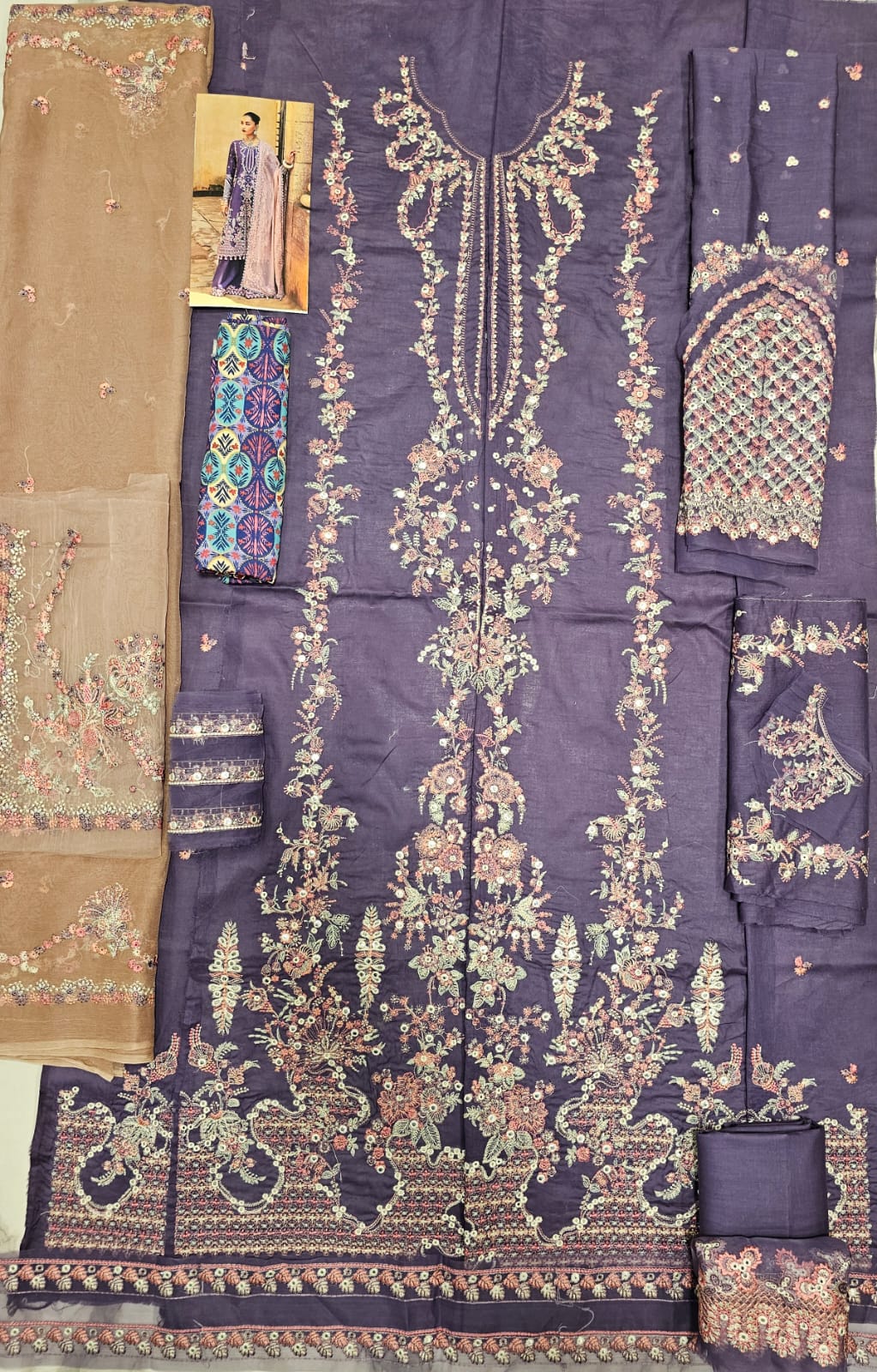 Hussain Rehar Luxury Lawn 2025 Hit Code Iris