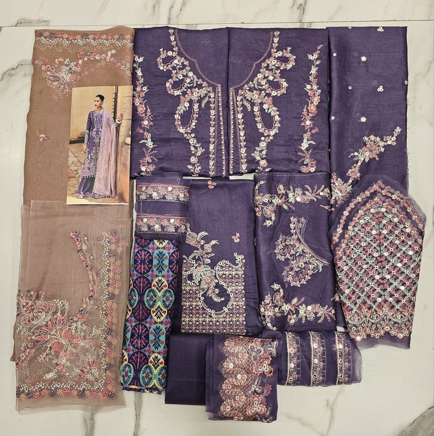 Hussain Rehar Luxury Lawn 2025 Hit Code Iris