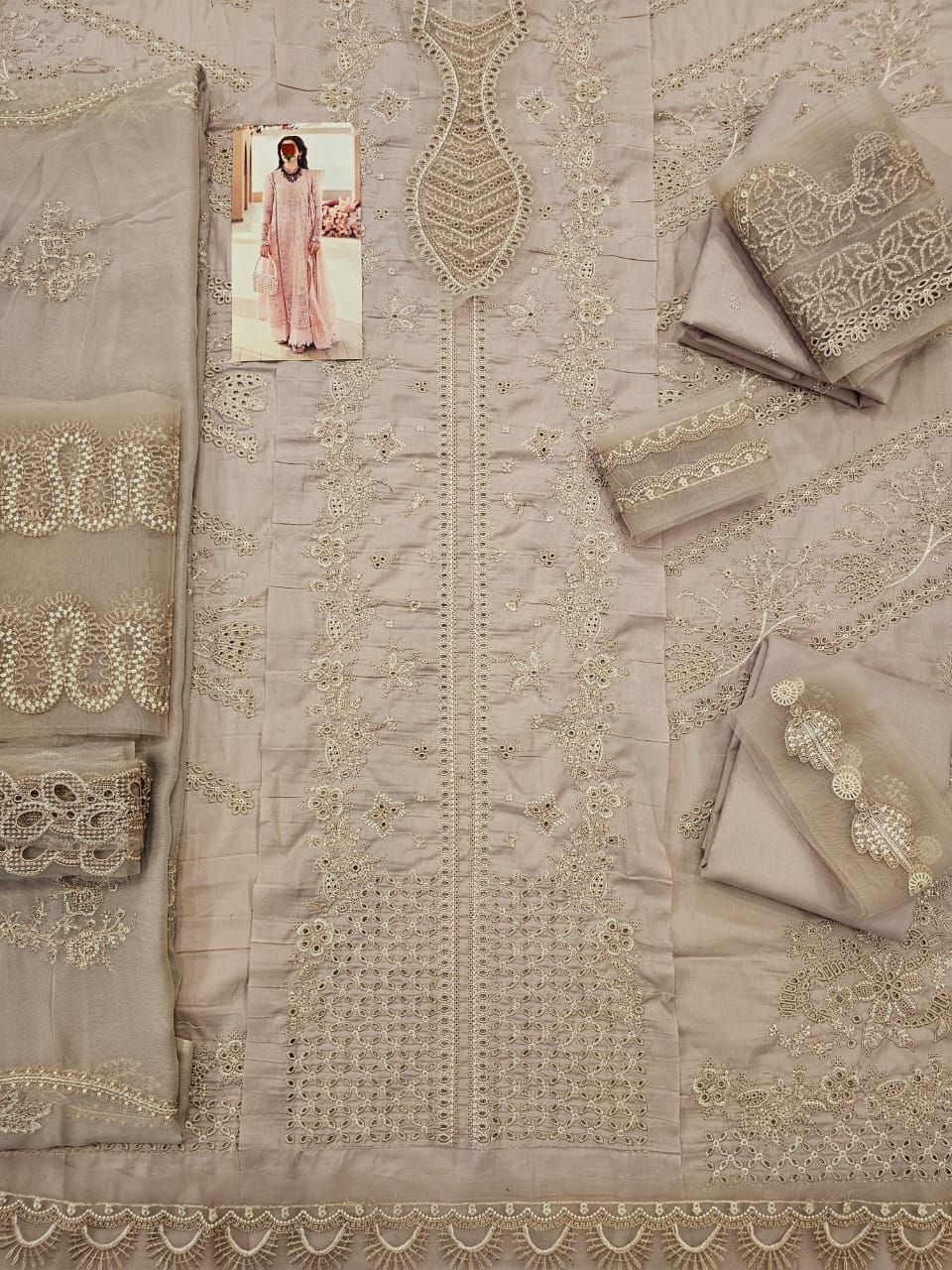 Qalamkar Luxury Lawn 2025