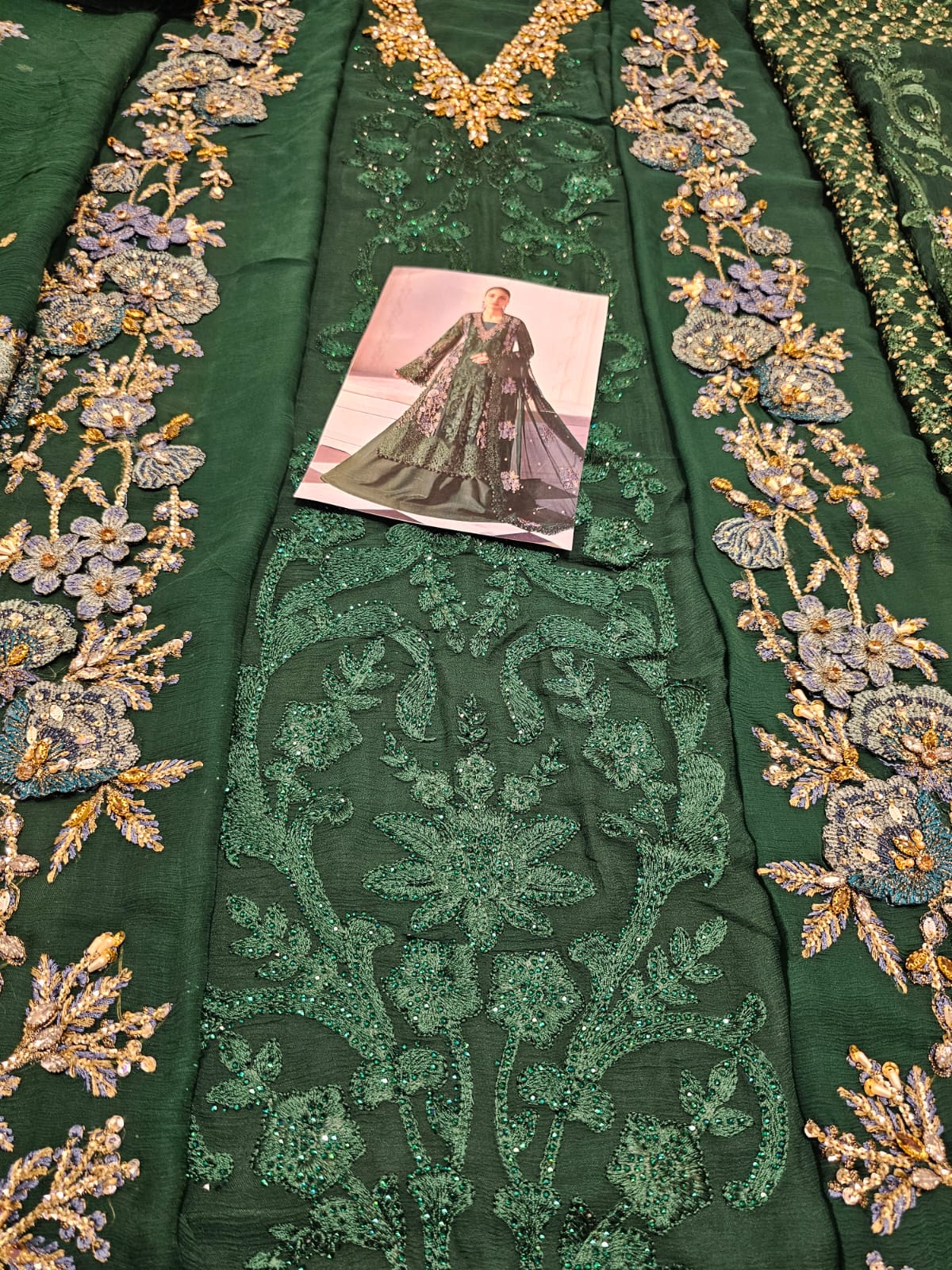 Mariab Luxury Chiffon Collection 2025 Hit Code D8