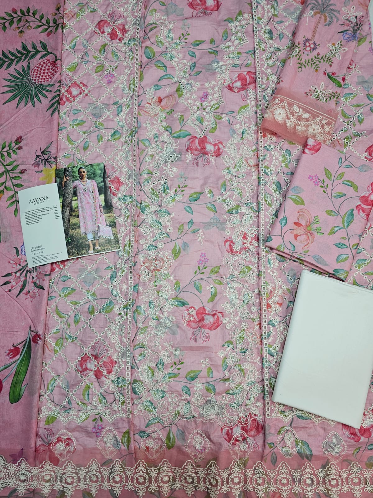 Zaha Luxury Lawn 2025 Hit Code 01-A Pink Lawn Dupata Article
