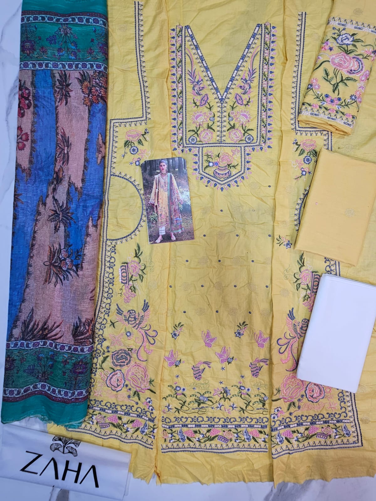 Zaha Luxury Lawn 2025 Hit Code 12-A